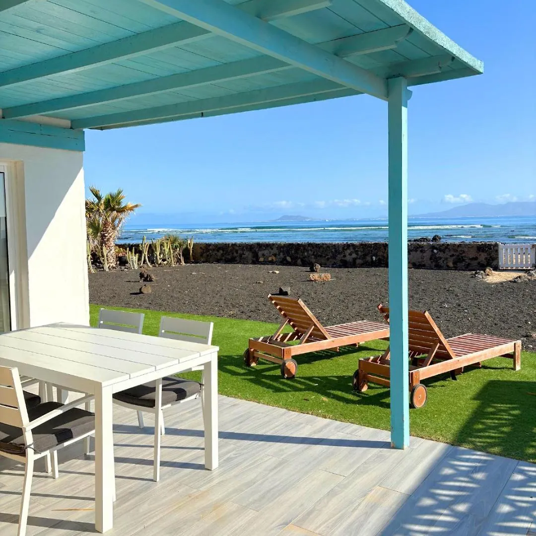 Beachfront Villa - La Casa Del Mar コラレホ 0*,