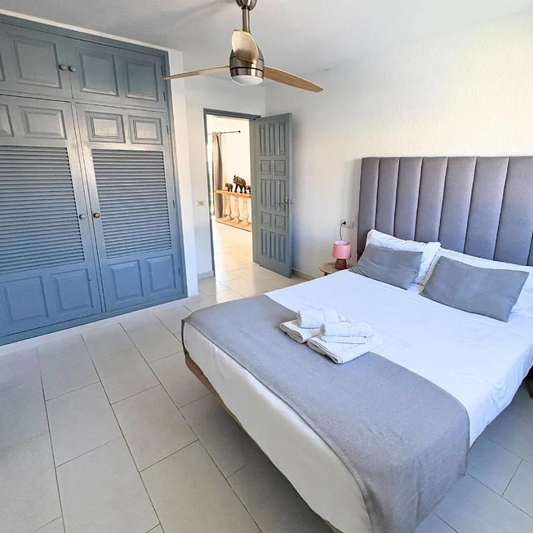 Beachfront Villa - La Casa Del Mar コラレホ