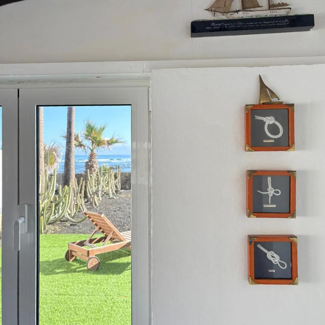 Beachfront Villa - La Casa Del Mar コラレホ